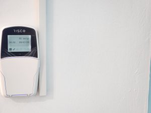 התקנת מצלות אבטחה